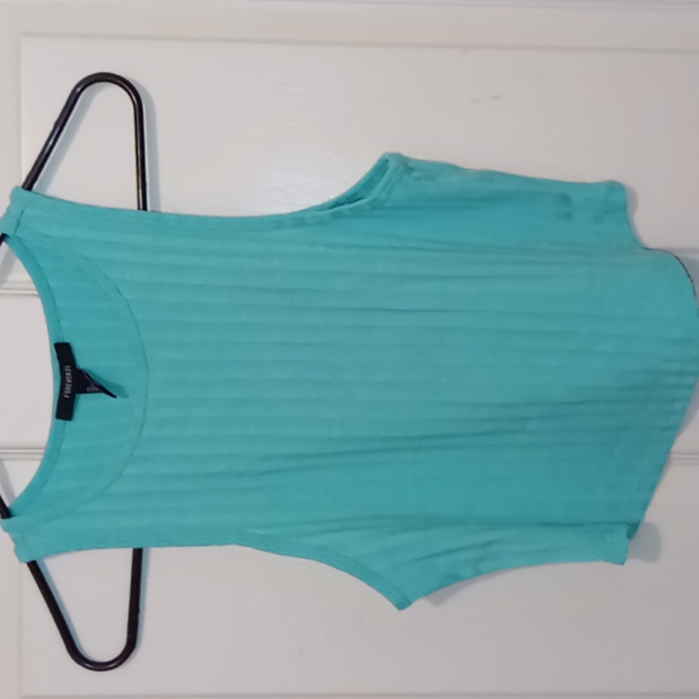 Crop top Size L but fits Smaller